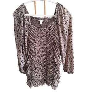 Cato dress blouse. Office Siren. Stretch pleated, animal print. Office Core.Chic